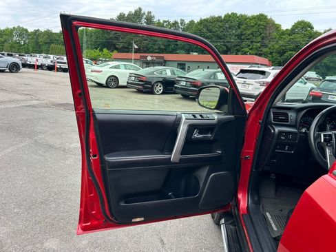 Used 2017 Toyota 4Runner SR5 Premium AWD/4WD image 15