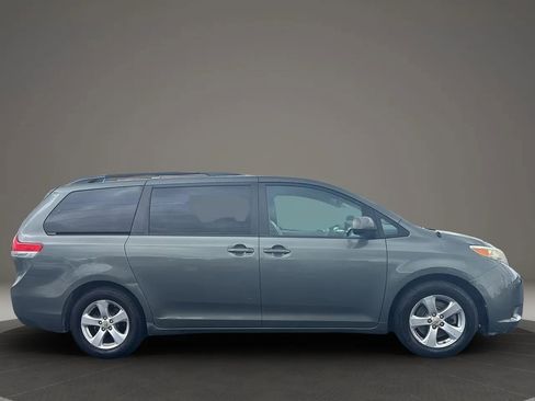Used 2014 Toyota Sienna LE image 13