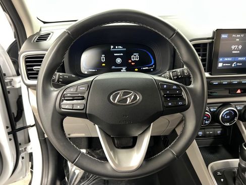 Used 2025 Hyundai Venue SEL FWD image 15
