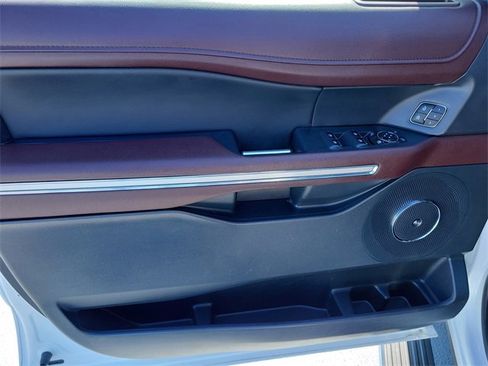 Used 2024 Ford Expedition Limited image 25