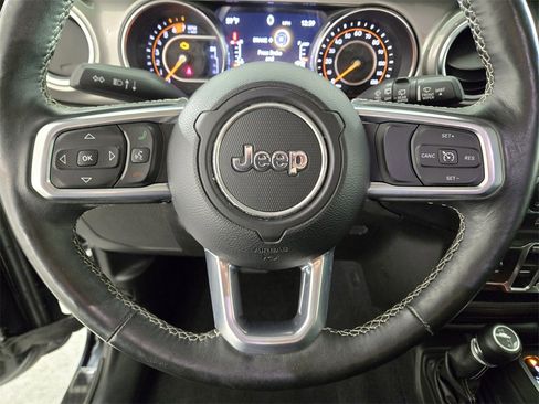 Used 2019 Jeep Wrangler Unlimited Sahara image 25