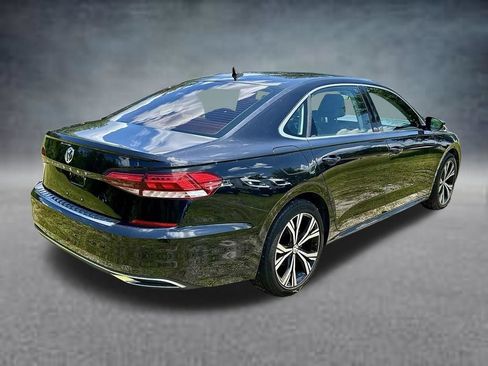 Used 2021 Volkswagen Passat 2.0T SE FWD image 5