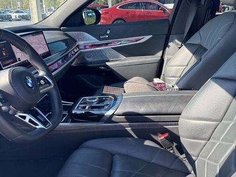 Used 2023 BMW 760i xDrive image 5