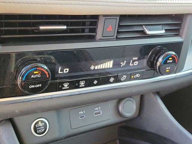 Used 2023 Nissan Rogue SV FWD image 29