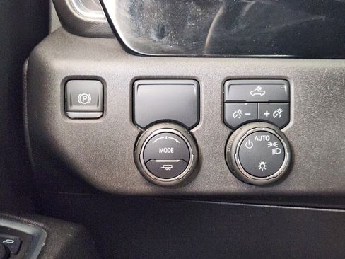 Certified 2025 Chevrolet Silverado 1500 LT RWD image 21