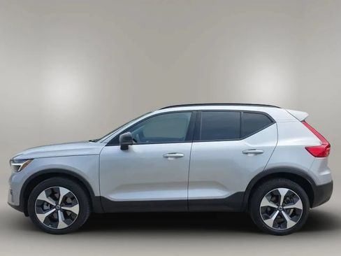 Used 2023 Volvo XC40 B5 Plus w/ Driver Assist Package AWD/4WD image 5