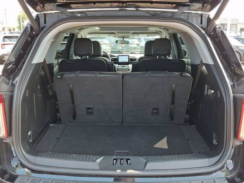 Used 2023 Ford Explorer XLT w/ Equipment Group 202A AWD/4WD image 31