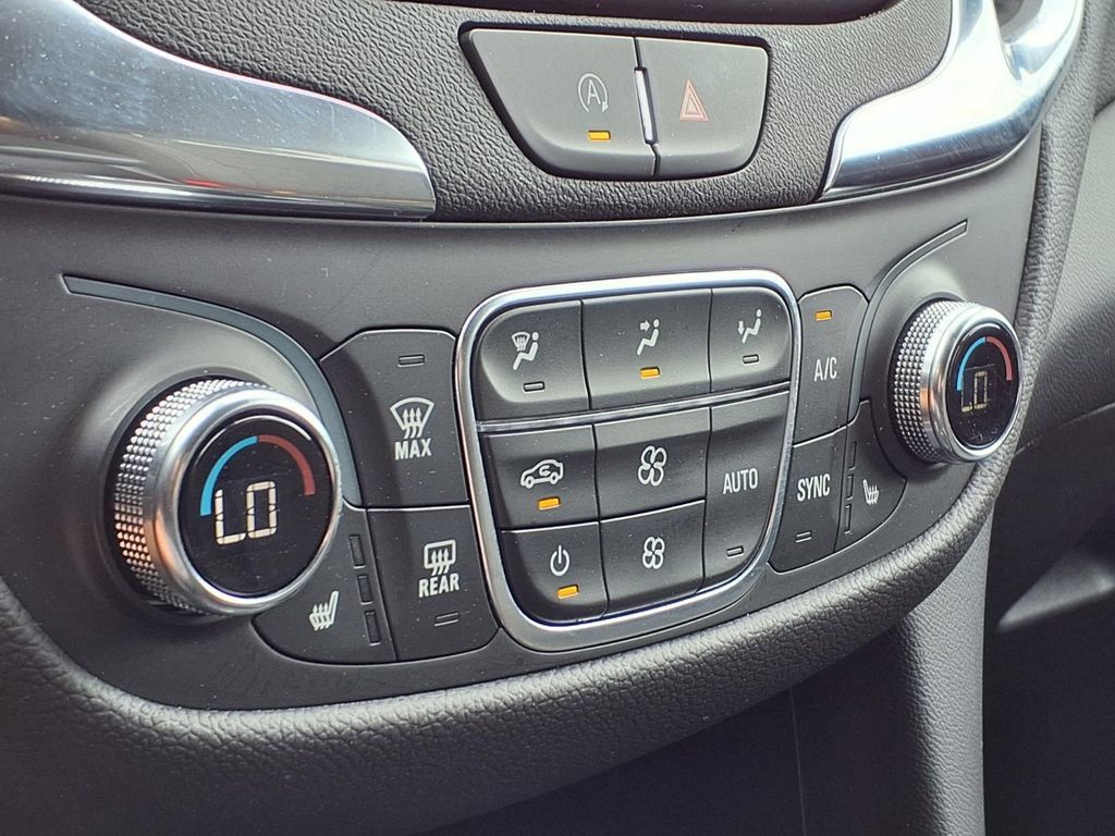Used 2024 Chevrolet Equinox LT AWD/4WD image 25