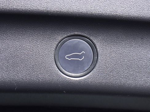 Used 2020 Tesla Model Y Long Range image 36