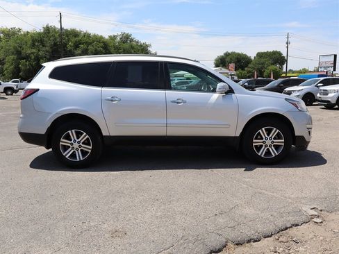 Used 2016 Chevrolet Traverse LT FWD image 2