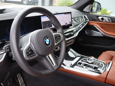 Used 2025 BMW X7 M60i AWD/4WD image 15