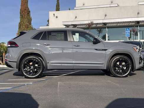 New 2026 Volkswagen Atlas Cross Sport SEL R-Line image 4