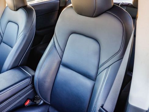 Used 2024 Tesla Model Y Performance image 26