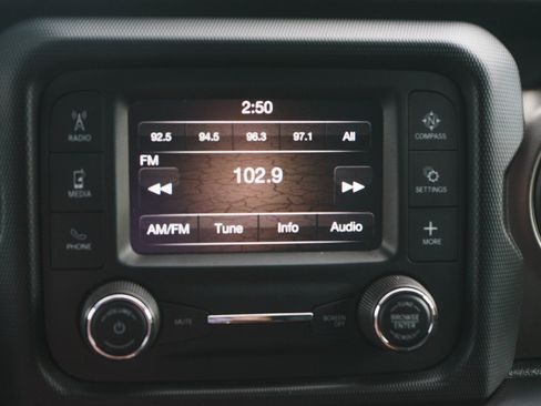 Used 2020 Jeep Wrangler Sport AWD/4WD image 14