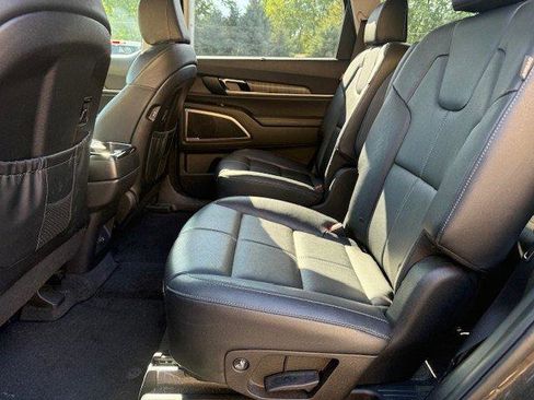 Used 2024 Kia Telluride EX w/ EX Captain's Chair Package image 10