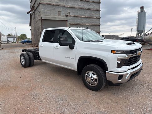 New 2026 Chevrolet Silverado 3500 LT AWD/4WD image 2