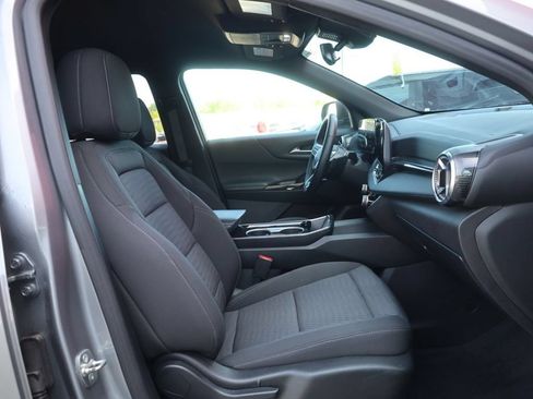 Used 2025 Chevrolet Equinox LT FWD image 11