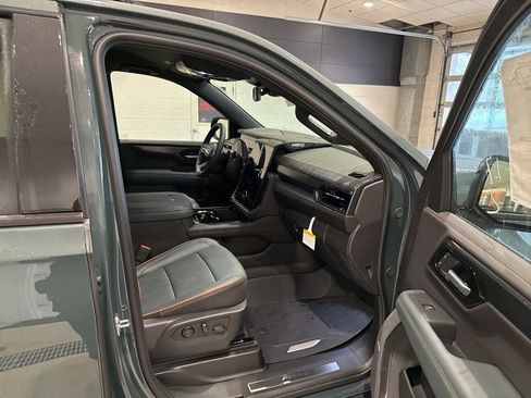 New 2026 GMC Yukon XL AT4 w/ LPO, Floor Liner Package image 12