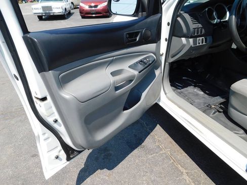 Used 2014 Toyota Tacoma 2WD Access Cab image 35