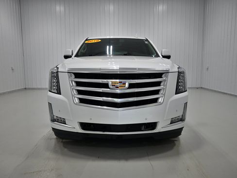 Used 2019 Cadillac Escalade Premium Luxury AWD/4WD image 23
