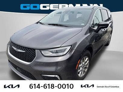 Used 2023 Chrysler Pacifica Touring-L