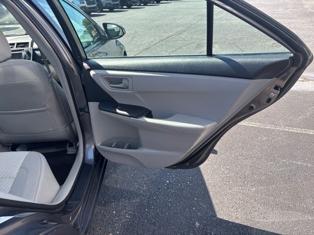 Used 2017 Toyota Camry LE FWD image 40