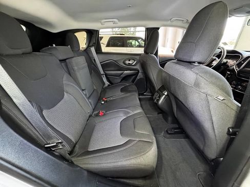 Used 2019 Jeep Cherokee Latitude w/ Popular Appearance Group AWD/4WD image 52
