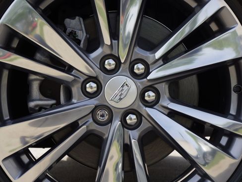 Used 2025 Cadillac XT6 Premium Luxury image 18