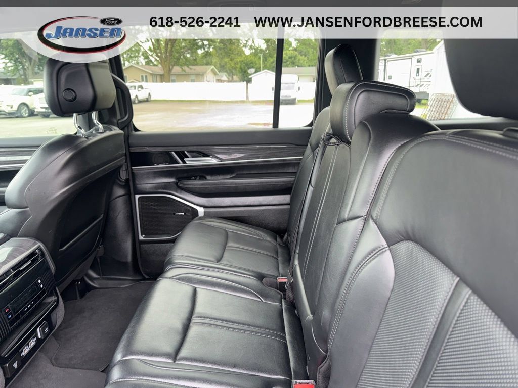 Used 2022 Jeep Wagoneer Series II AWD/4WD image 24