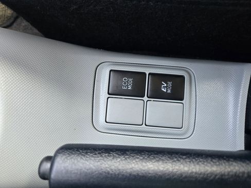 Used 2014 Toyota Prius C One image 27