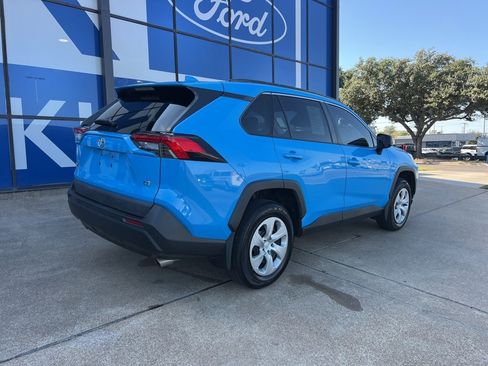 Used 2021 Toyota RAV4 LE image 8