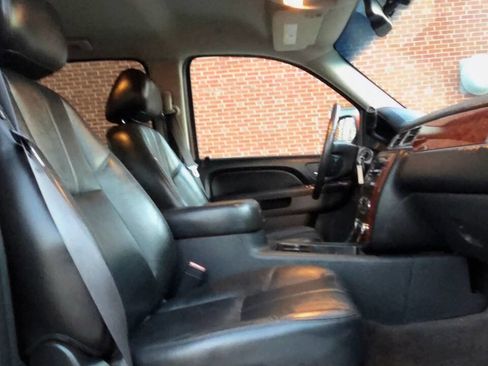 Used 2011 Chevrolet Avalanche LT w/ Luxury Package image 14