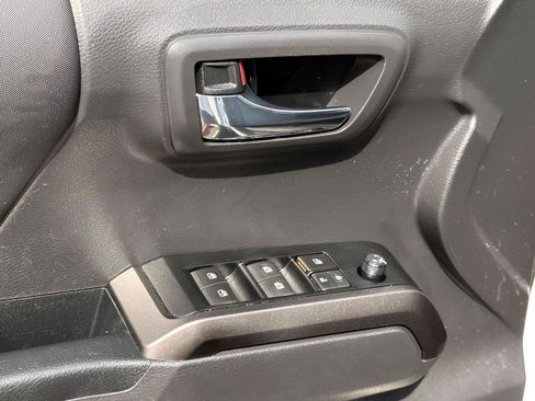 Used 2022 Toyota Tacoma TRD Off-Road AWD/4WD image 13