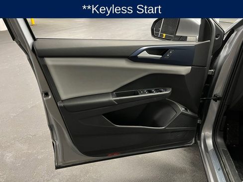 Used 2022 Volkswagen Taos SE image 16