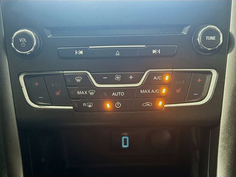 Used 2018 Ford Fusion SE w/ Equipment Group 201A image 24