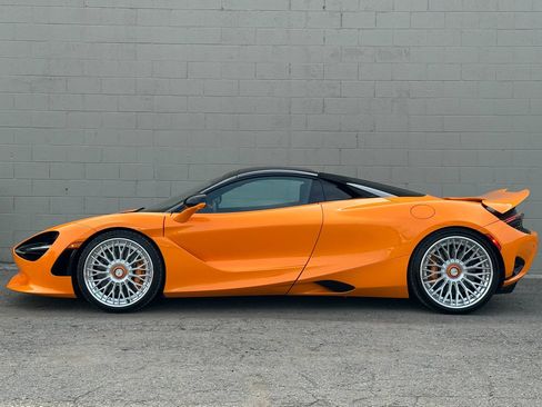 Used 2025 McLaren 750S Spider RWD image 2