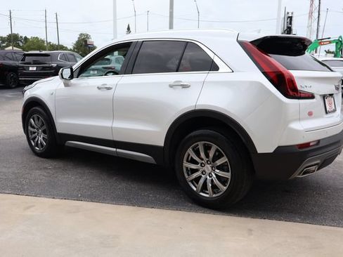 Used 2022 Cadillac XT4 Premium Luxury w/ Enhanced Visibility Package FWD image 6