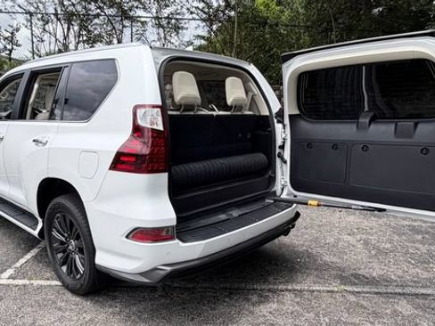 Used 2021 Lexus GX 460 Luxury w/ Sport Design Package AWD/4WD image 40