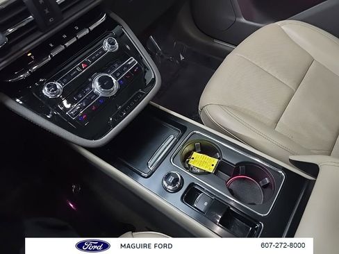 Used 2021 Lincoln Corsair Reserve w/ Sport Package image 27