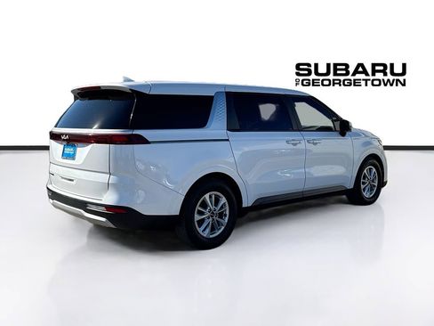 Used 2022 Kia Carnival LX image 8