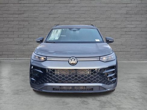 New 2026 Volkswagen Tiguan SE R-Line FWD image 2