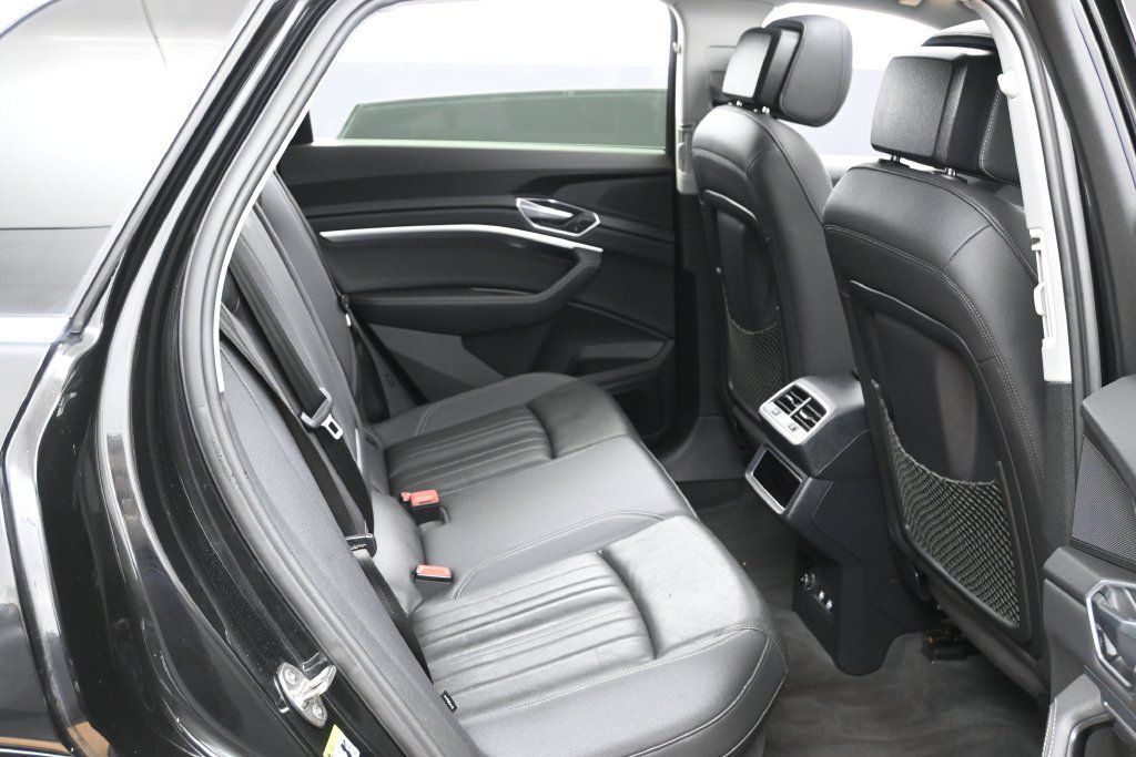 Used 2019 Audi e-tron Premium Plus AWD/4WD image 23