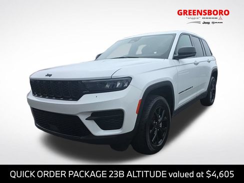 Used 2025 Jeep Grand Cherokee Altitude AWD/4WD image 1