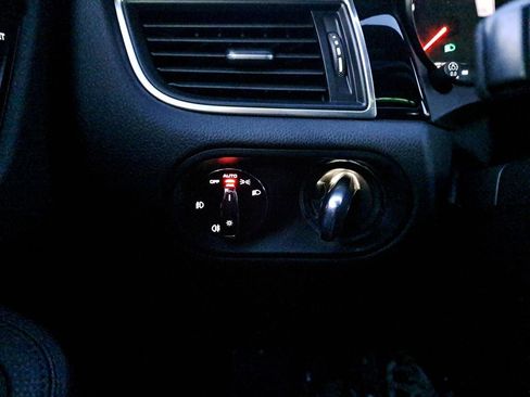 Used 2018 Porsche Macan image 32