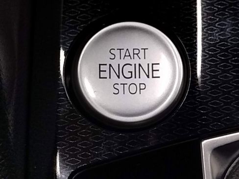 New 2025 Volkswagen Taos SE image 32