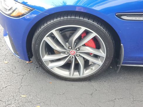 Used 2018 Jaguar XF S image 11