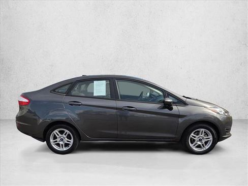 Used 2019 Ford Fiesta SE FWD image 4