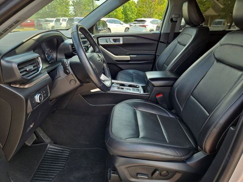 Used 2022 Ford Explorer Limited w/ Equipment Group 301A image 19