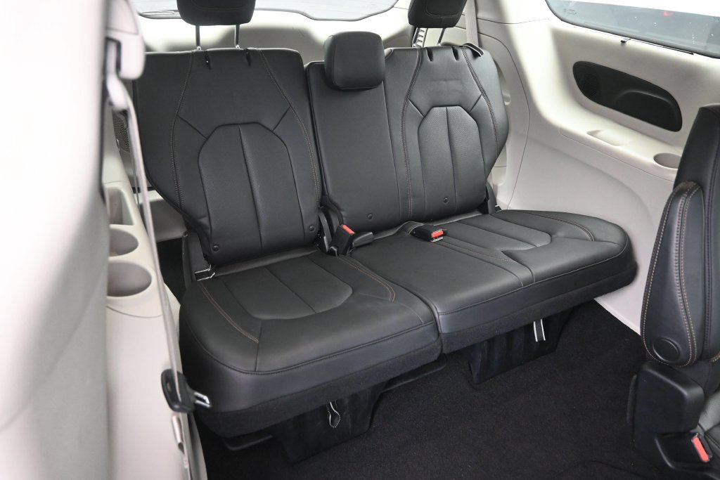 Used 2017 Chrysler Pacifica Touring-L Plus FWD image 16