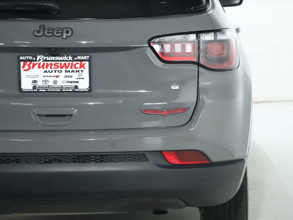 Used 2023 Jeep Compass Trailhawk w/ Trailhawk Convenience Group AWD/4WD image 44